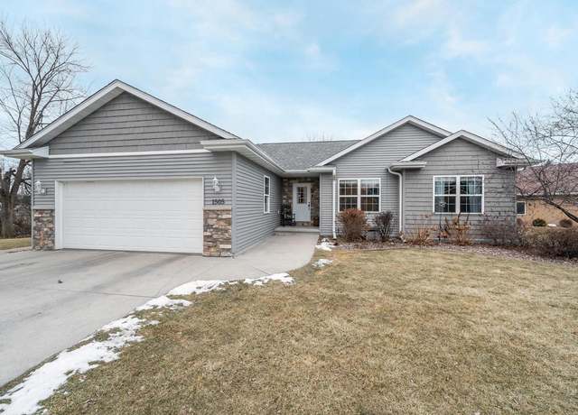 Property at 1505 Cedarhurst Dr, New London, WI 54961, 4 beds, 3 baths