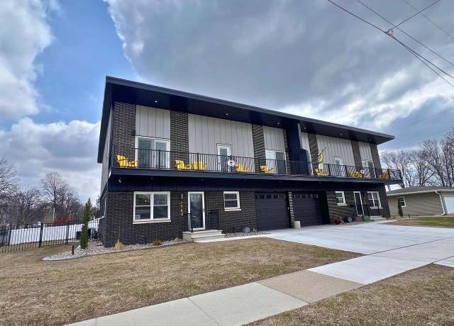 Property at 1749 S Oneida St, Green Bay, WI 54304, 8 beds, 5 baths