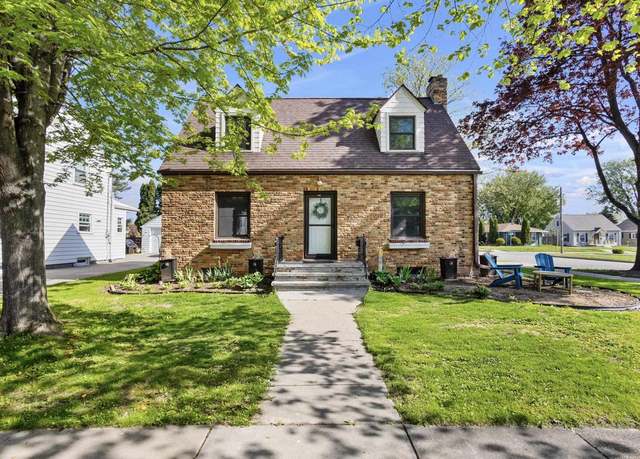 Property at 630 E Parkway Blvd, Appleton, WI 54911, 2 beds, 2 baths