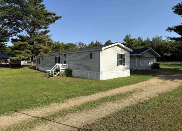Property at W6530 Huntington Pl, Shawano, WI 54166, 3 beds, 2 baths
