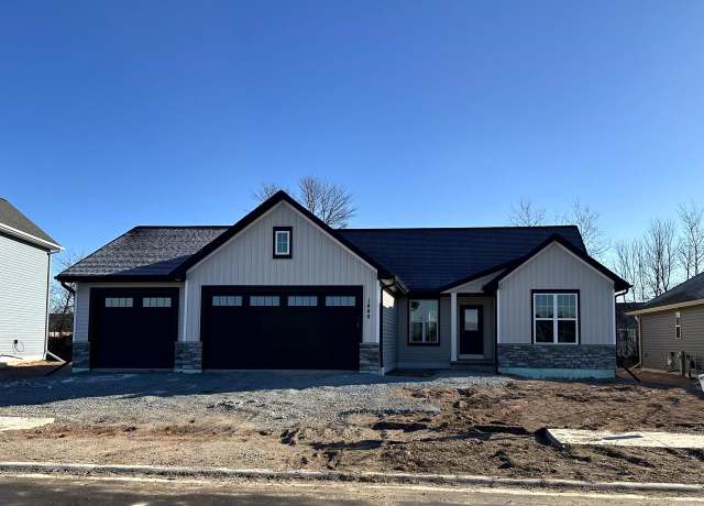 Property at 1444 Crossroads Dr, De Pere, WI 54115, 3 beds, 2 baths