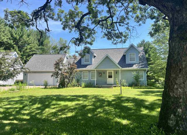 Property at E1782 Garfield Ln, Waupaca, WI 54981, 3 beds, 3.5 baths