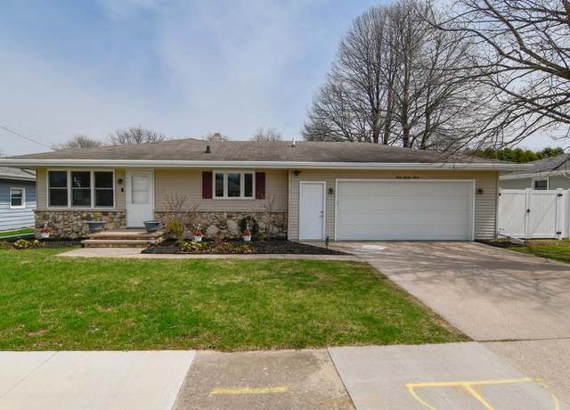 Property at 327 Welhouse Dr, Kimberly, WI 54136, 3 beds, 1 bath