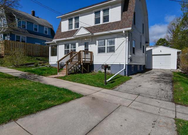 Property at 338 S Clay St, Green Bay, WI 54301, 3 beds, 1 bath