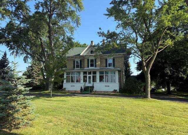 Property at 665 Rienzi Rd, Fond Du Lac, WI 54935, 4 beds, 1.5 baths