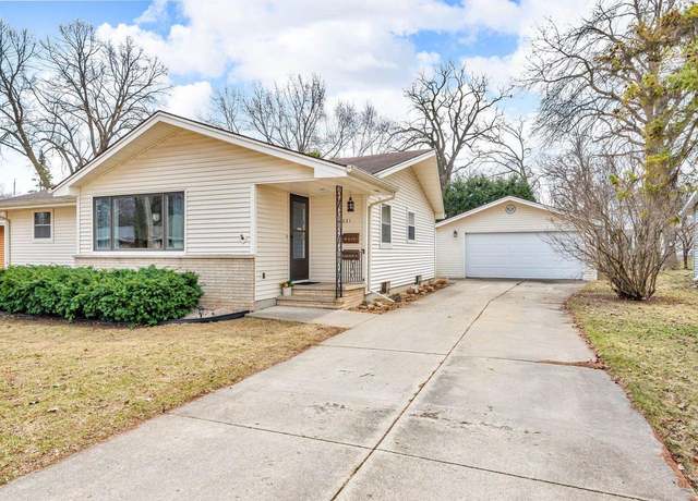 Property at 631 E Taft Ave, Appleton, WI 54915, 3 beds, 1.5 baths