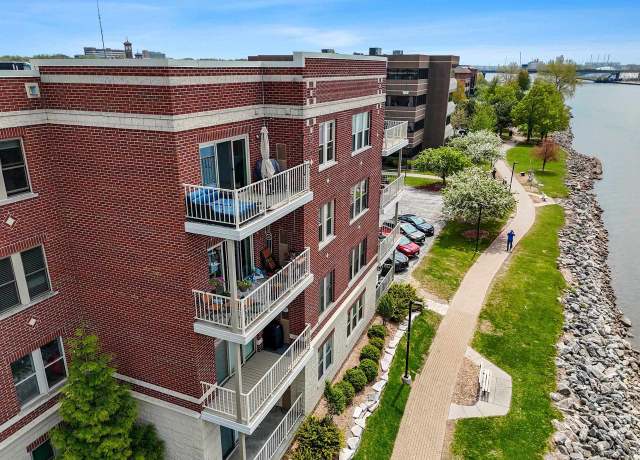 Property at 118 S Washington St Unit 417B, Green Bay, WI 54301, 1 bed, 1 bath