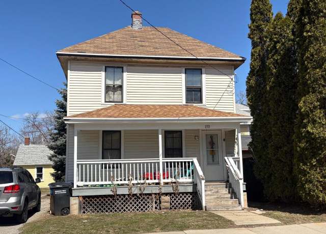 Property at 232 W Lincoln Ave, Oshkosh, WI 54901, 2 beds, 1 bath