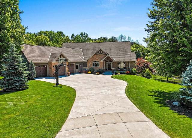 Property at 2592 Remington Ct, Green Bay, WI 54302, 5 beds, 2.5 baths