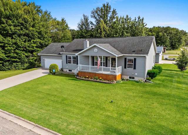 Property at 106 6th St, Oconto, WI 54153, 5 beds, 3 baths