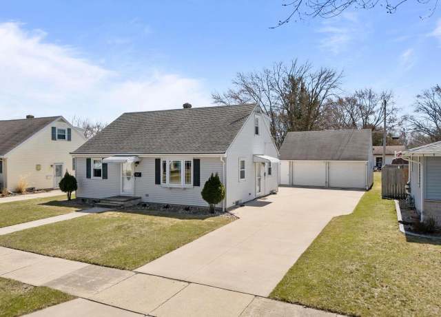 Property at 727 E Coolidge Ave, Appleton, WI 54915, 4 beds, 2.5 baths
