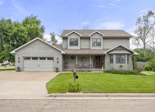 Property at 845 Woodland Dr, Menasha, WI 54952, 4 beds, 2.5 baths