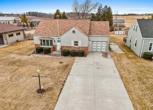Property at 311 S Packer Dr, Manitowoc, WI 54220, 4 beds, 2 baths