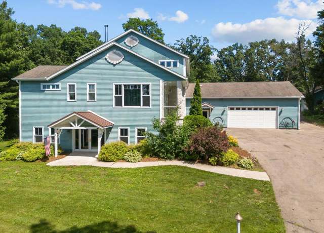 Property at 500 Hillside Dr, Berlin, WI 54923, 5 beds, 3.5 baths