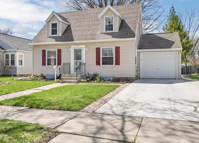 Property at 1112 Marquette Ave, Green Bay, WI 54304, 4 beds, 1.5 baths
