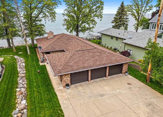 Property at 5015 Edgewater Beach Rd, Green Bay, WI 54311, 3 beds, 2 baths