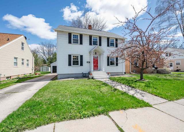 Property at 1109 12th Ave, Green Bay, WI 54304, 3 beds, 1 bath