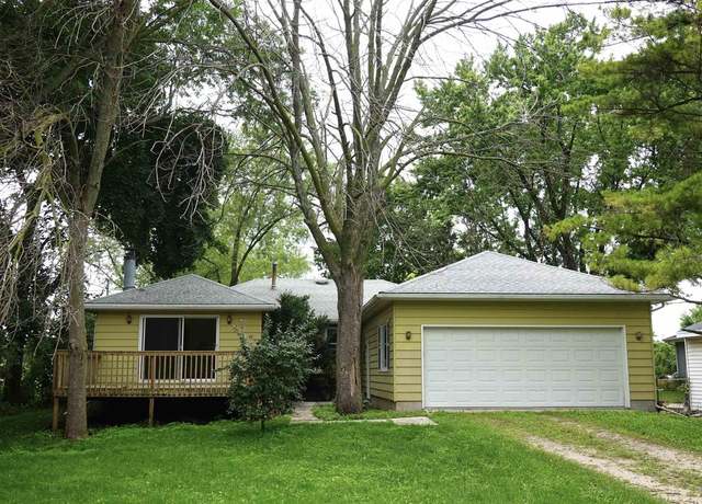 Property at N8067 Lakeshore Dr, Fond Du Lac, WI 54937, 3 beds, 2 baths