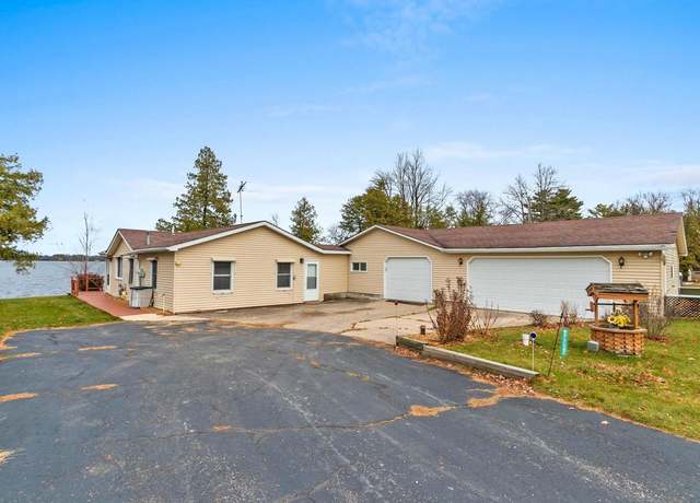Property at W6220 Crescent Ln, Crivitz, WI 54114, 3 beds, 2 baths