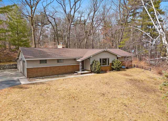 Property at 2860 Josephine Cir, Green Bay, WI 54311, 2 beds, 3.5 baths