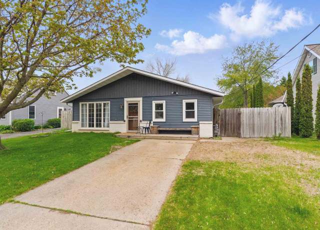 Property at 1330 Texas St, Sturgeon Bay, WI 54235, 3 beds, 1 bath