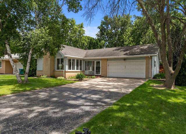 Property at 2912 N Oneida St, Appleton, WI 54911, 3 beds, 3 baths