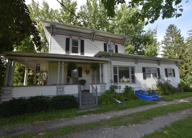 Property at 330 Jefferson Ave, Omro, WI 54963, 3 beds, 2 baths