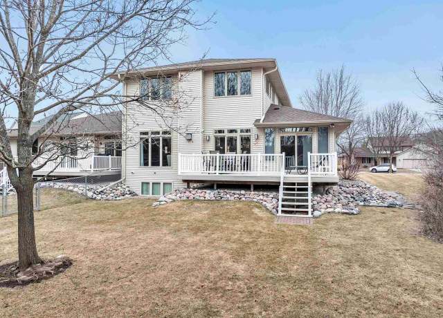 Property at 2661 Maple Hills Dr, Green Bay, WI 54313, 4 beds, 4 baths