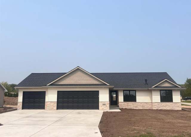 Property at 525 Kirkland Ave, Algoma, WI 54201, 3 beds, 2 baths