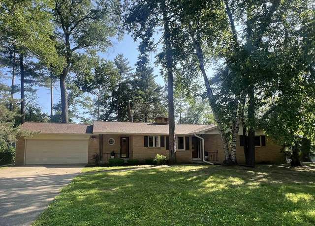Property at 1705 Birchwood Dr, Green Bay, WI 54304, 3 beds, 2 baths