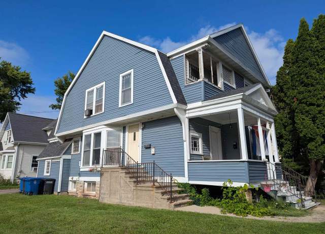 Property at 802 Washington Ave, Oshkosh, WI 54901, 2 beds, 3 baths