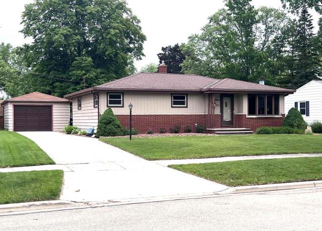 Property at 615 Clover Ln, Green Bay, WI 54301, 3 beds, 1 bath