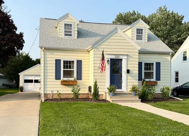 Property at 1220 Reed St, Green Bay, WI 54303, 3 beds, 1.5 baths