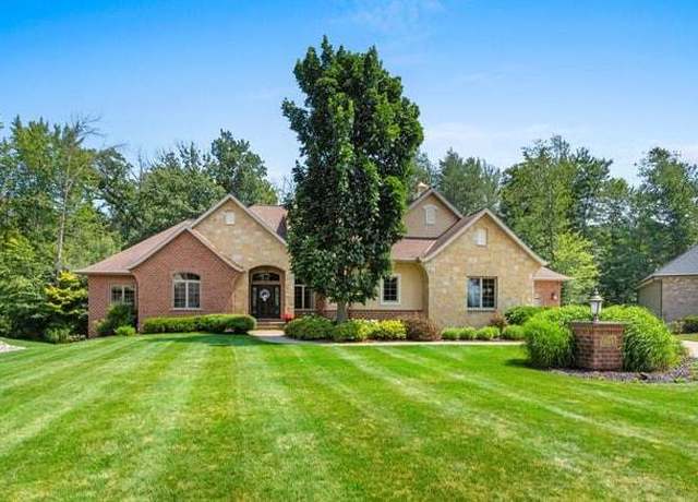 Property at 1110 Folkestone Dr, Green Bay, WI 54313, 4 beds, 3.5 baths