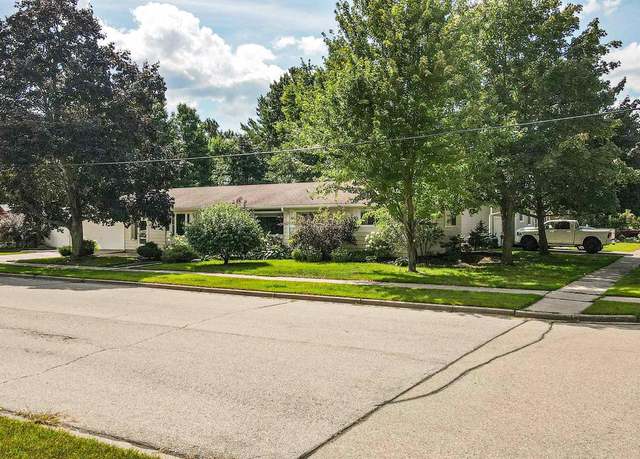 Property at 1006 9th St, Waupaca, WI 54981, 4 beds, 1.5 baths