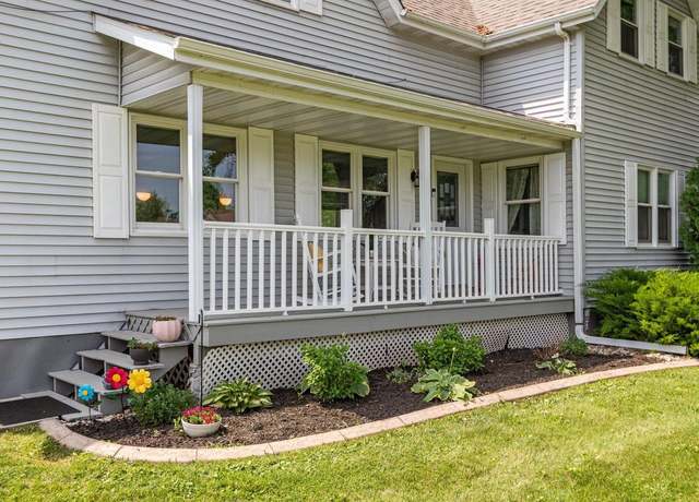 Property at 1305 Whippletree Ln, Neenah, WI 54956, 5 beds, 2.5 baths