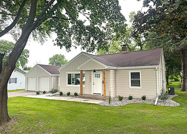 Property at 1492 Shawano Ave, Green Bay, WI 54303, 2 beds, 1 bath