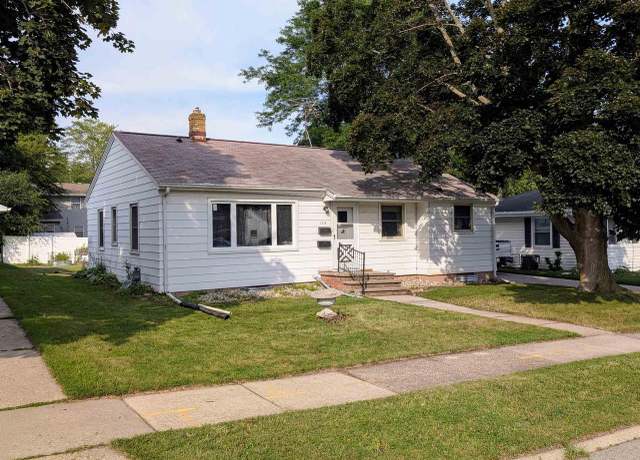 Property at 128 Washington St, Kaukauna, WI 54130, 3 beds, 1 bath