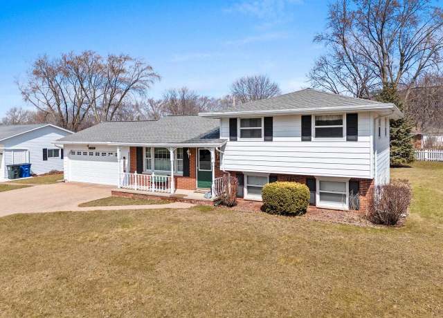 Property at 1174 Valley View Rd, Green Bay, WI 54304, 4 beds, 2 baths