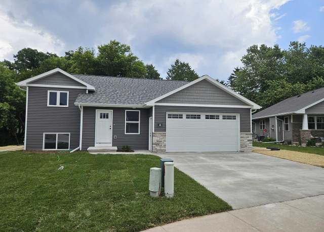 Property at 46 Gibson Ct, Oshkosh, WI 54902, 3 beds, 2.5 baths
