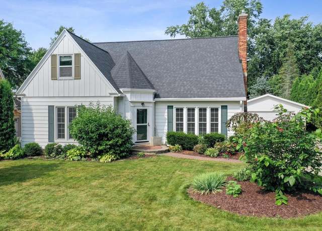 Property at 324 Miramar Dr, Green Bay, WI 54301, 3 beds, 2 baths