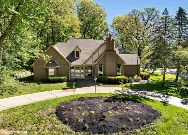 Property at 4510 Choctaw Trl, Green Bay, WI 54313, 5 beds, 4 baths