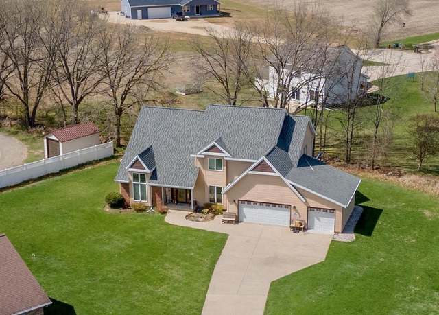 Property at 521 Maple Ridge Rd, Berlin, WI 54923, 4 beds, 2.5 baths