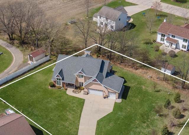 Property at 521 Maple Ridge Rd, Berlin, WI 54923, 4 beds, 2.5 baths