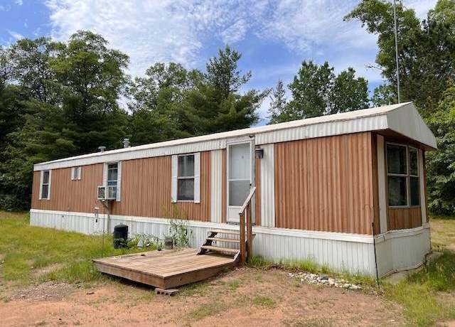 Property at W5932 County Road R, Niagara, WI 54151, 2 beds, 1 bath