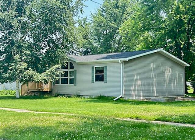 Property at 227 Cedar St, Ripon, WI 54971, 3 beds, 3.5 baths