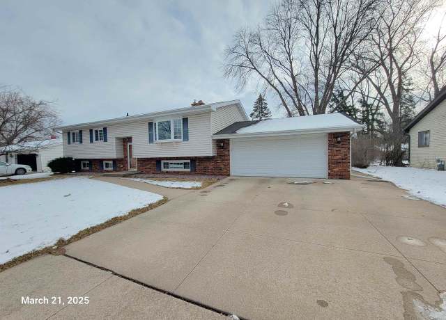 Property at 600 N Canterbury Dr, Appleton, WI 54915, 4 beds, 3 baths