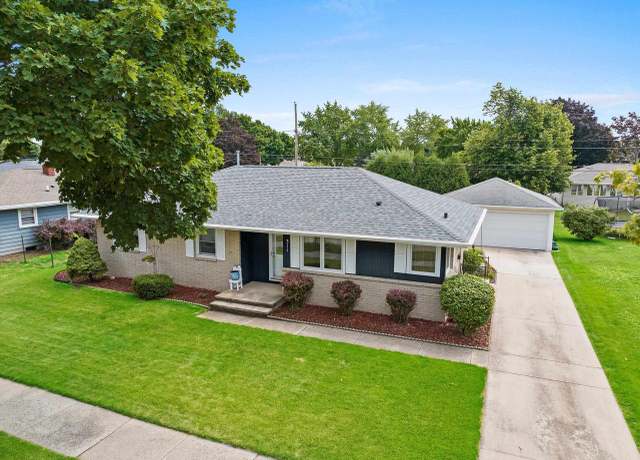 Property at 311 S Karlyn St, Kimberly, WI 54136, 3 beds, 1.5 baths