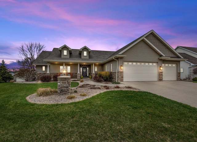Property at 980 Green Ridge Dr, De Pere, WI 54115, 5 beds, 3.5 baths