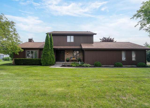 Property at 945 Elmwood Dr, Menasha, WI 54952, 3 beds, 1.5 baths